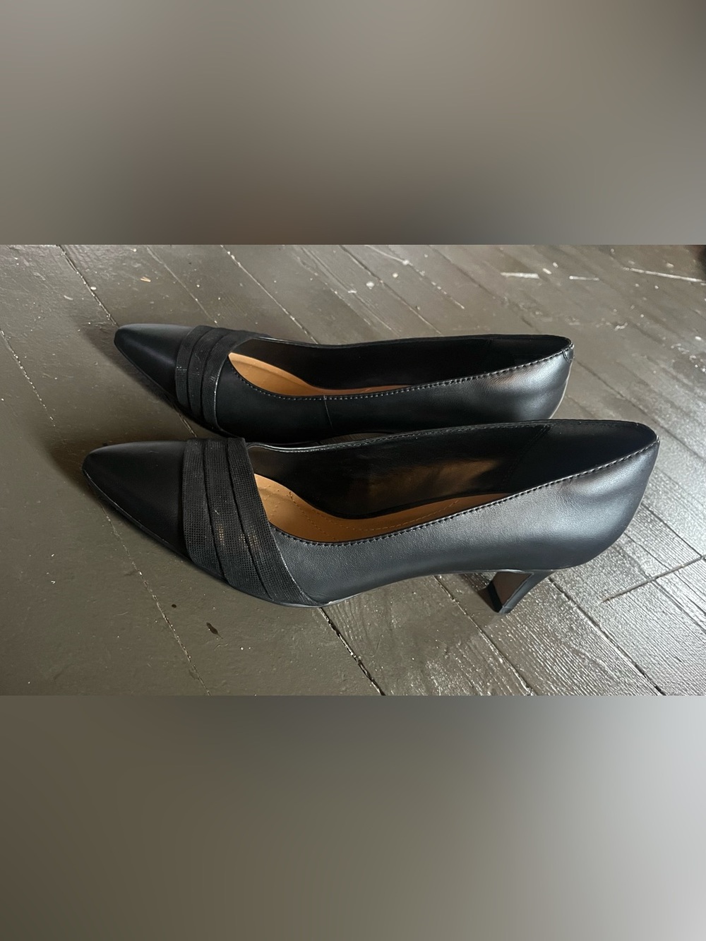 Clarks Crewso Maddie Black Pointed-Toe Low Heel Pumps - Picture 12 of 12